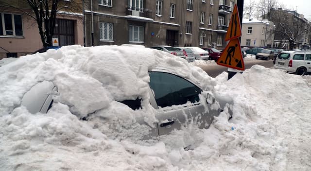 Polska skuta lodem. Meteorolodzy: dziś w nocy nadejdzie kolejne uderzenie - Polska - PR24.PL - Featured Image