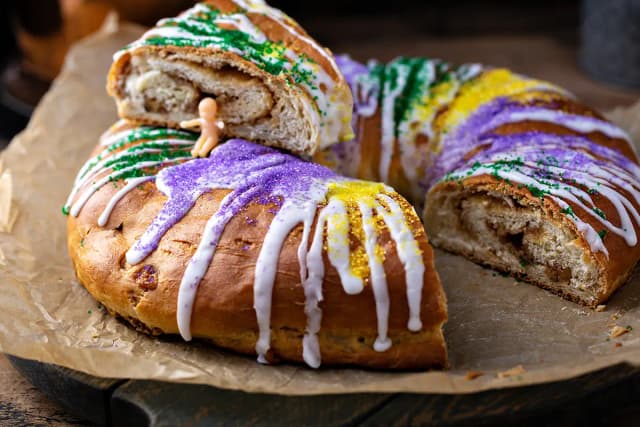 6 Northern Virginia Bakeries and Stores Selling King Cakes - Featured Image