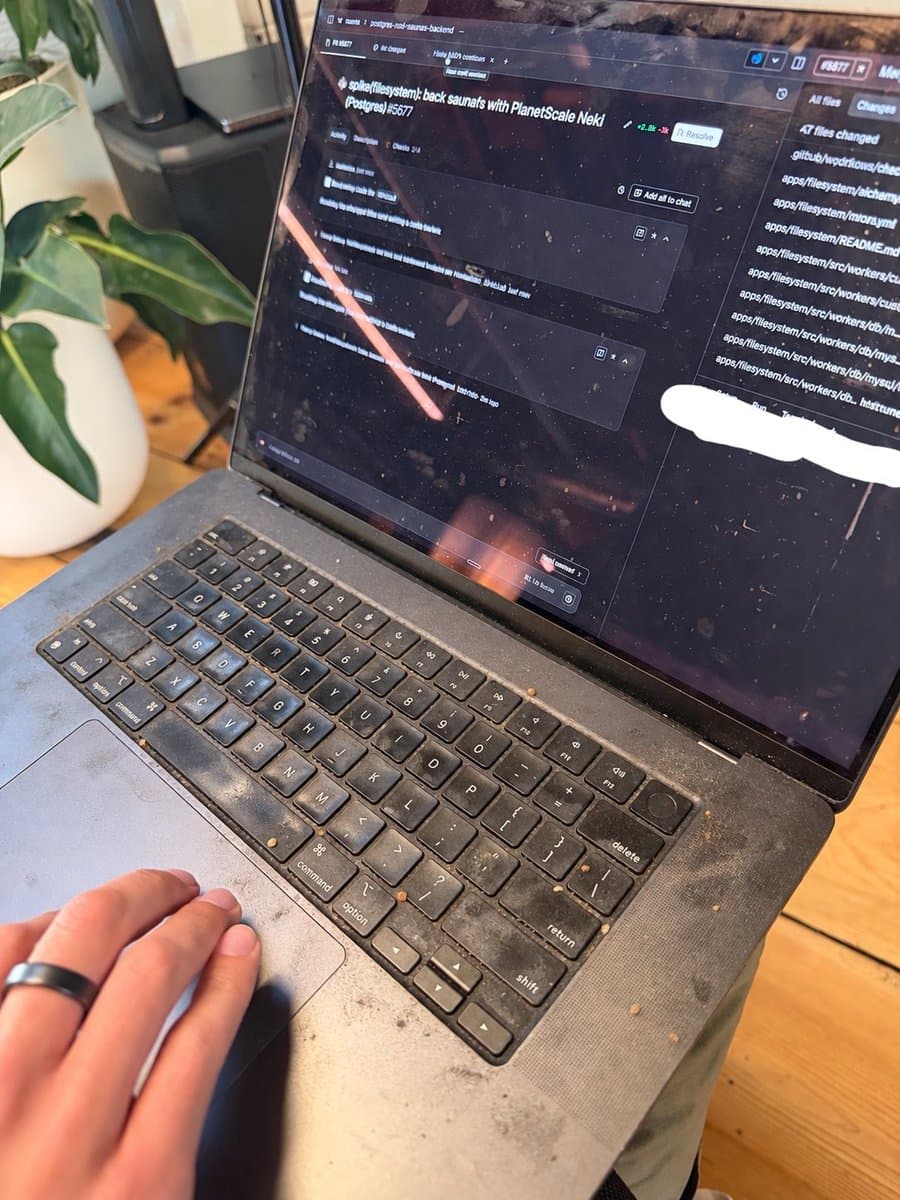 Dirty Laptop Ignites Tech Debate on Cleanliness and Skill
