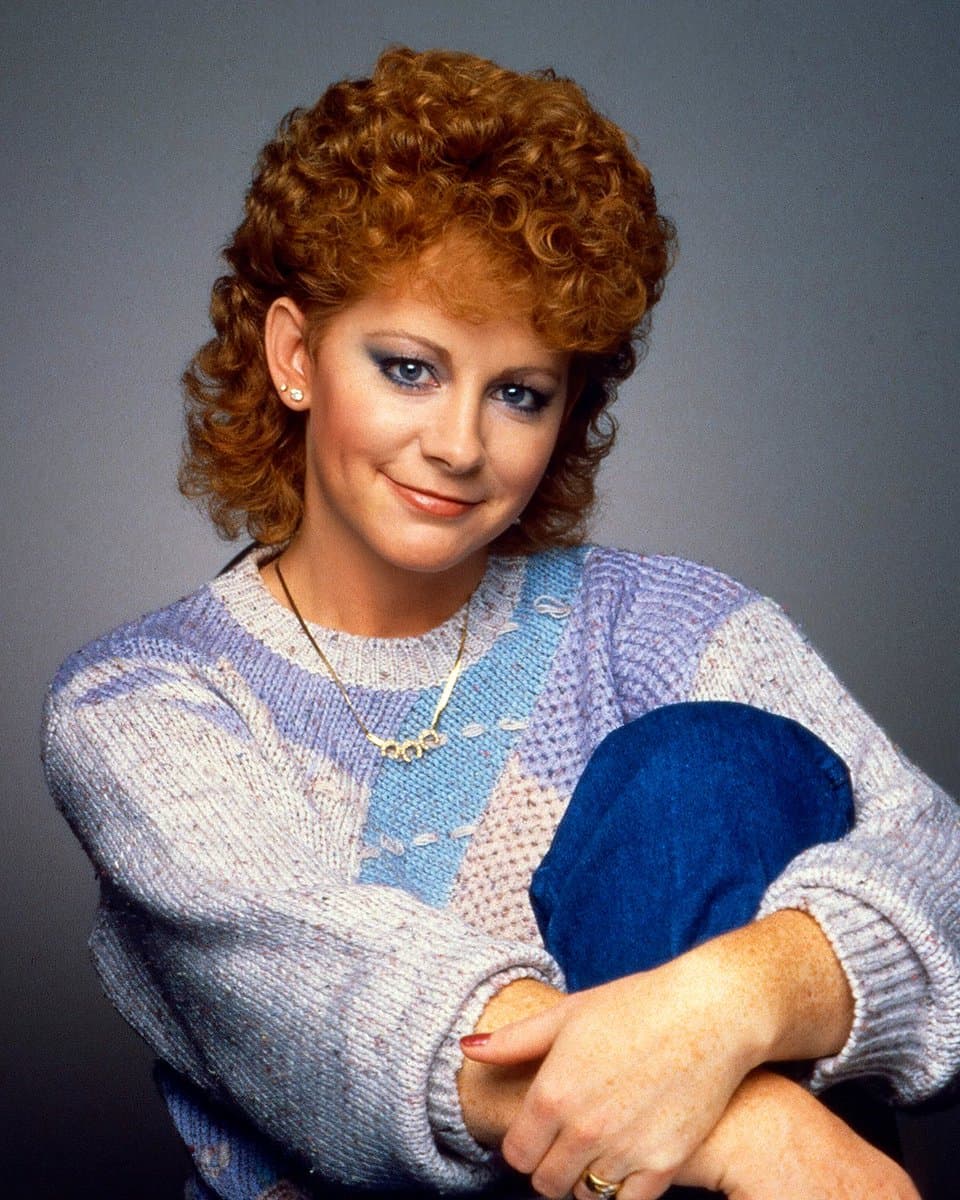 Reba McEntire Shares Real 80s Photos Amid AI Nostalgia Trend