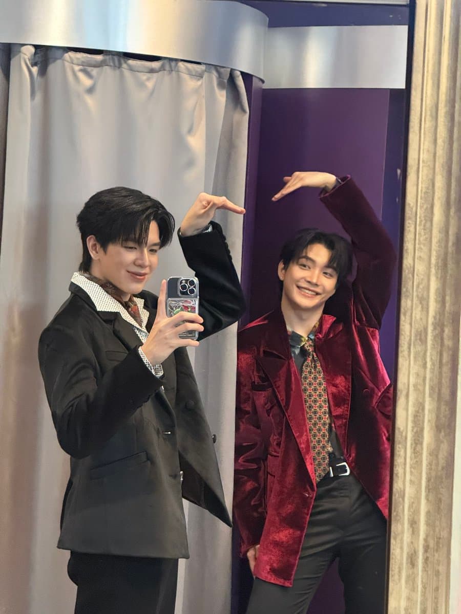 Pie Saran and Golf Pasatorn Draw Crowds at First Fansign for Heaven’s Whispers Photobook