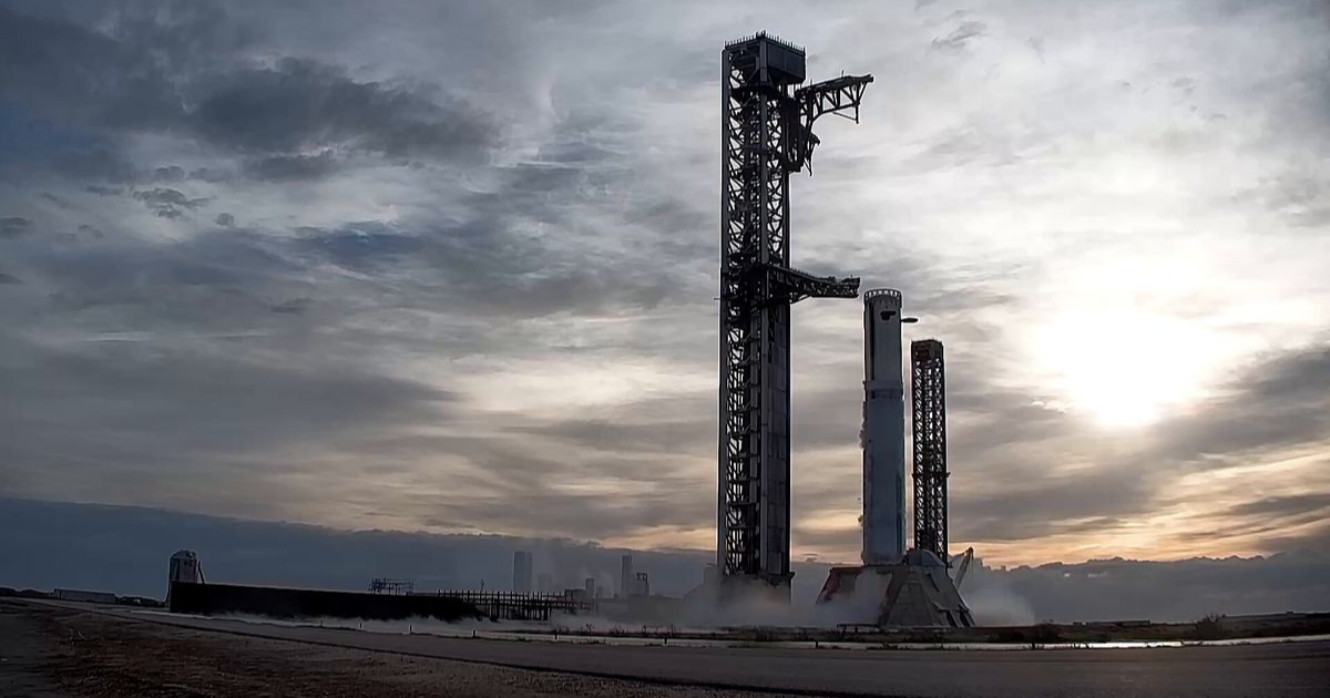 Starship Booster 22 returns to Mega Bay 1 after static-fire test · Digg