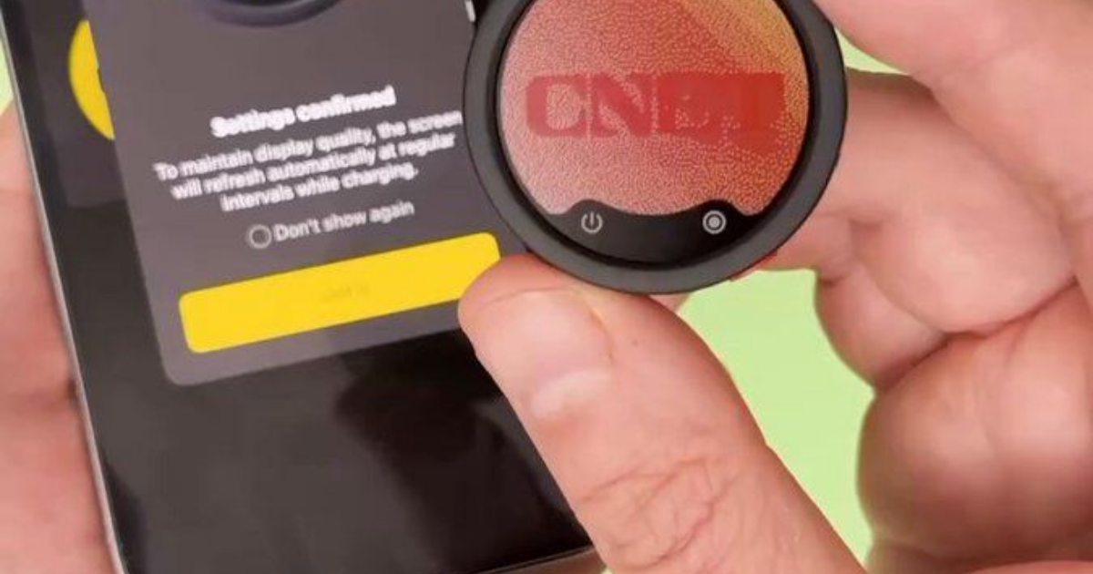 Insta360 wireless microphones promoted with a customizable e-ink ...